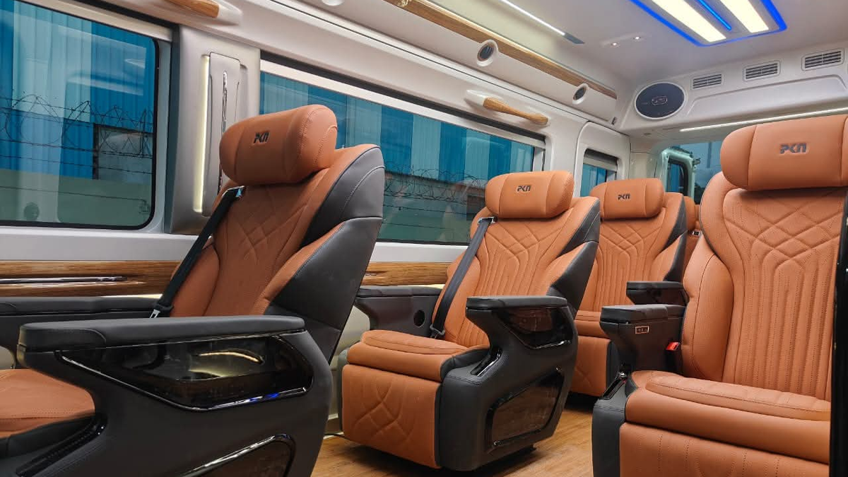 10 Seater Force Urbania for Rent